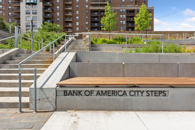 1111 W River Parkway 12E, Minneapolis, MN 55415
