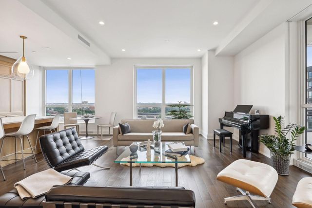 1111 W River Parkway 12E, Minneapolis, MN 55415