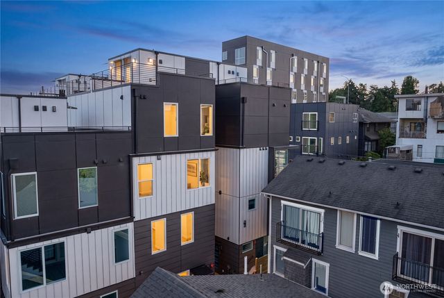 2328 B Franklin Avenue E, Seattle, WA 98102