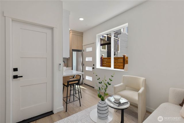 2328 B Franklin Avenue E, Seattle, WA 98102