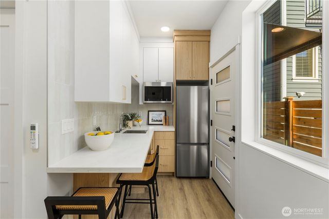 2328 B Franklin Avenue E, Seattle, WA 98102