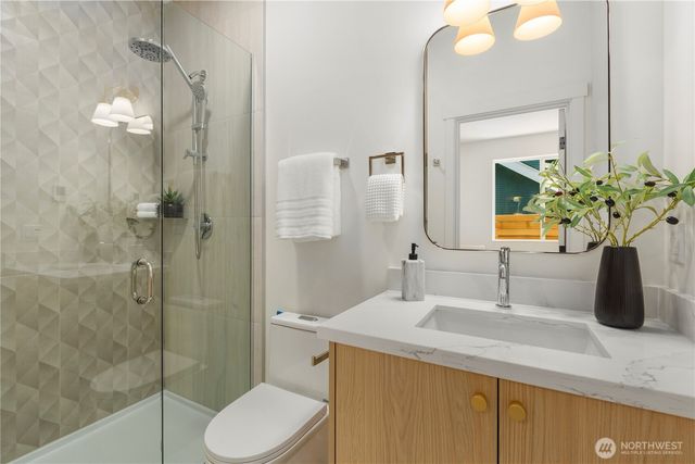 2328 B Franklin Avenue E, Seattle, WA 98102