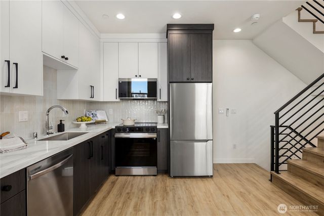 2328 B Franklin Avenue E, Seattle, WA 98102