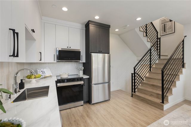 2328 B Franklin Avenue E, Seattle, WA 98102