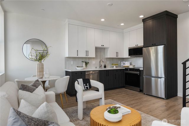 2328 B Franklin Avenue E, Seattle, WA 98102