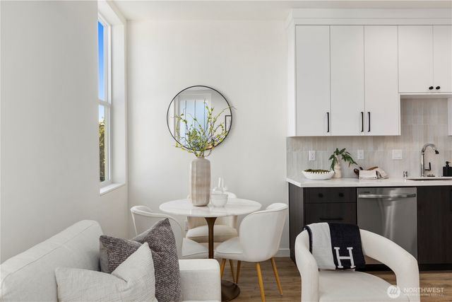 2328 B Franklin Avenue E, Seattle, WA 98102