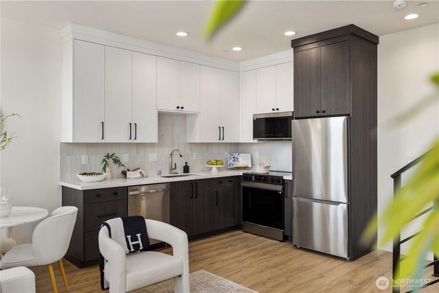 2328 B Franklin Avenue E, Seattle, WA 98102