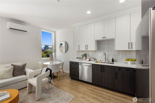 2328 B Franklin Avenue E, Seattle, WA 98102