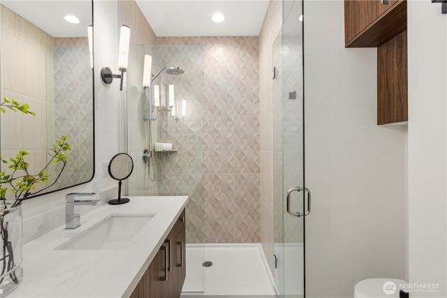 2328 B Franklin Avenue E, Seattle, WA 98102