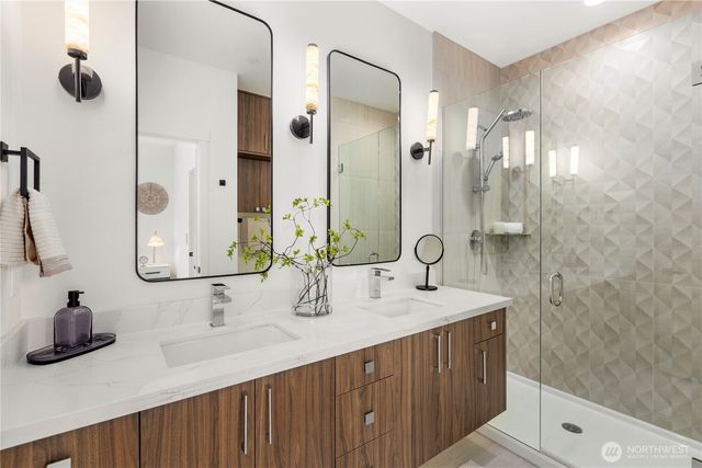 2328 B Franklin Avenue E, Seattle, WA 98102