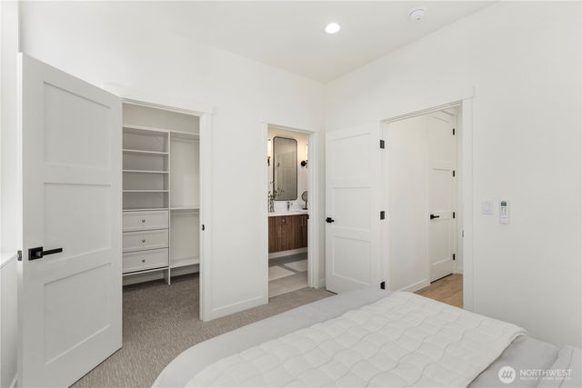 2328 B Franklin Avenue E, Seattle, WA 98102