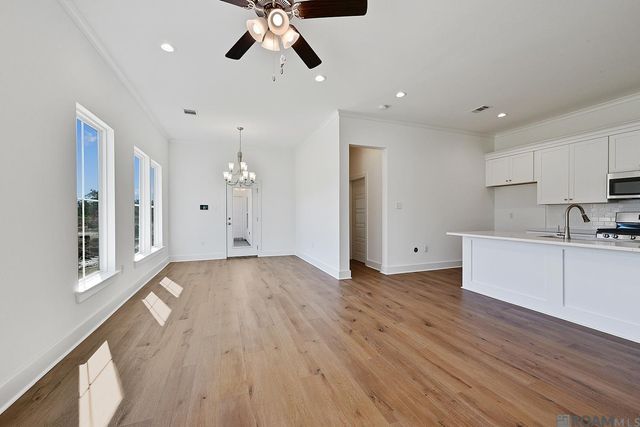 9646 Creekview Dr, Baton Rouge, LA 70836