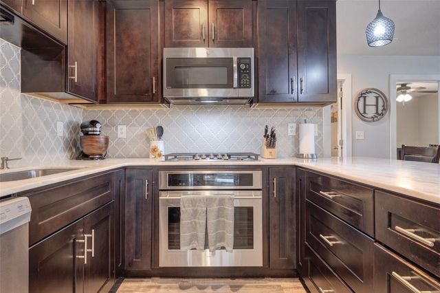 1108 E WINNEMISSETT AVENUE, Deland, FL 32724