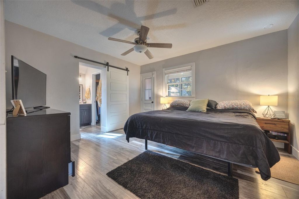 Image 14 of property listing at 1108 E WINNEMISSETT AVENUE, Deland, FL 32724