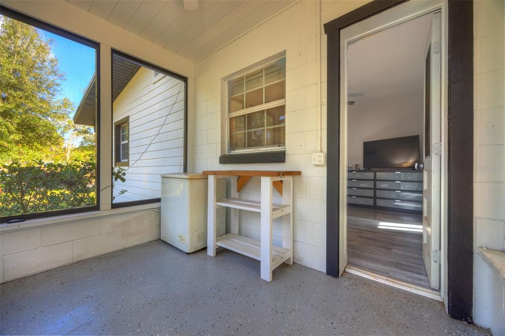 Image 15 of property listing at 1108 E WINNEMISSETT AVENUE, Deland, FL 32724