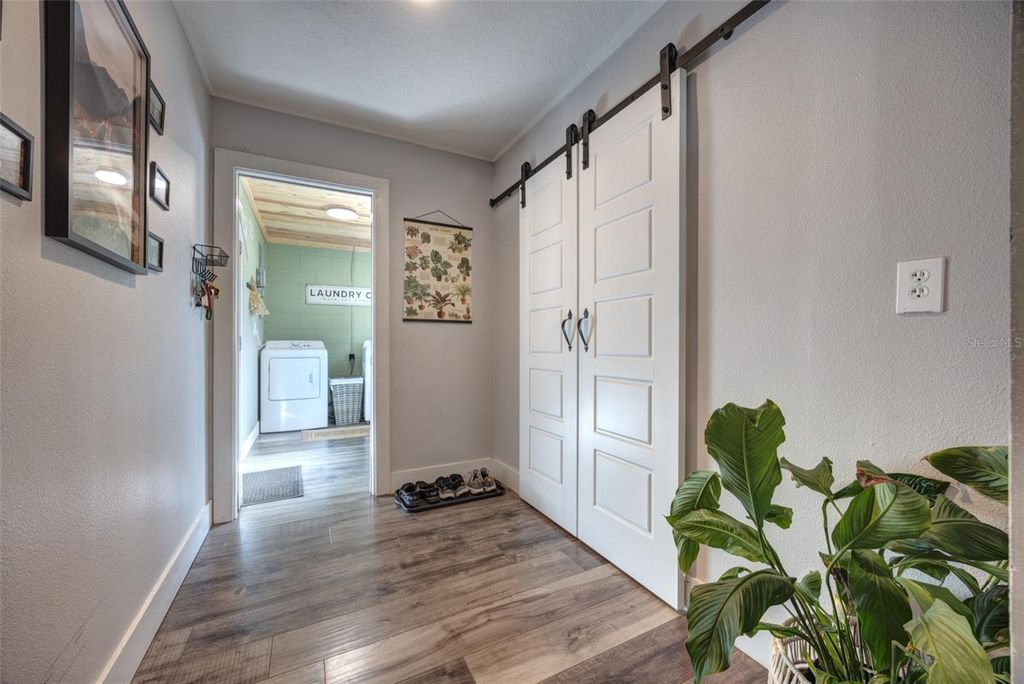 Image 22 of property listing at 1108 E WINNEMISSETT AVENUE, Deland, FL 32724