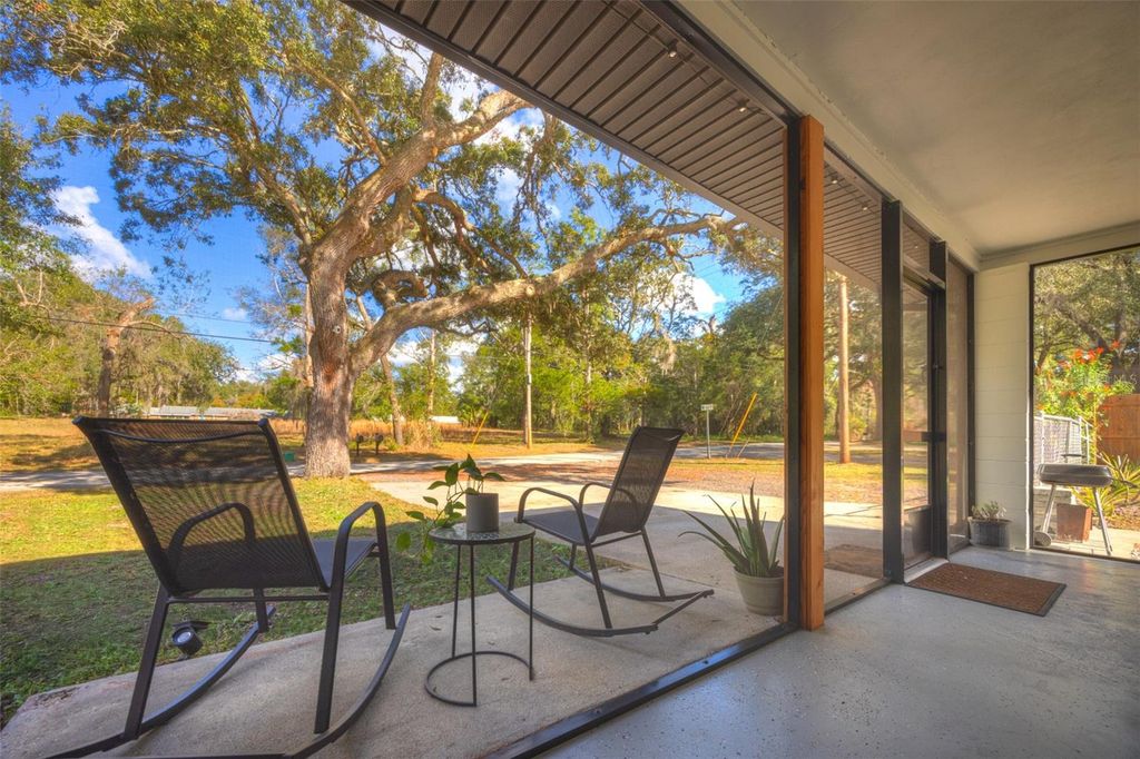 Image 26 of property listing at 1108 E WINNEMISSETT AVENUE, Deland, FL 32724