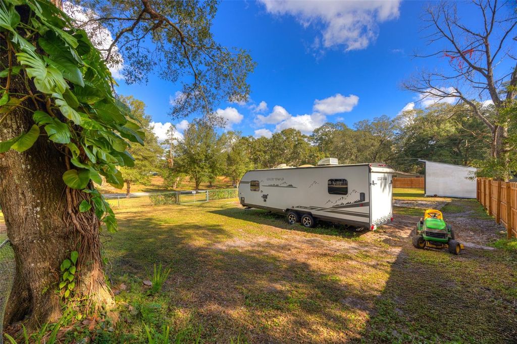 Image 34 of property listing at 1108 E WINNEMISSETT AVENUE, Deland, FL 32724