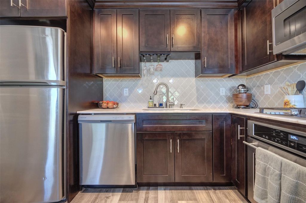 Image 10 of property listing at 1108 E WINNEMISSETT AVENUE, Deland, FL 32724