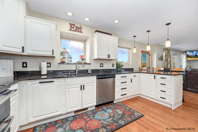 5808 CRESTRIDGE DR, Cheyenne, WY 82009