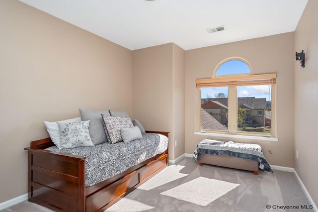 5808 CRESTRIDGE DR, Cheyenne, WY 82009