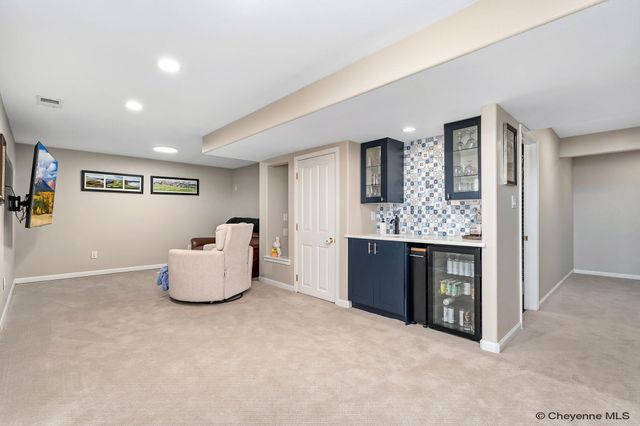5808 CRESTRIDGE DR, Cheyenne, WY 82009