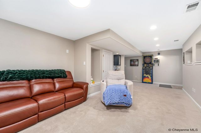 5808 CRESTRIDGE DR, Cheyenne, WY 82009
