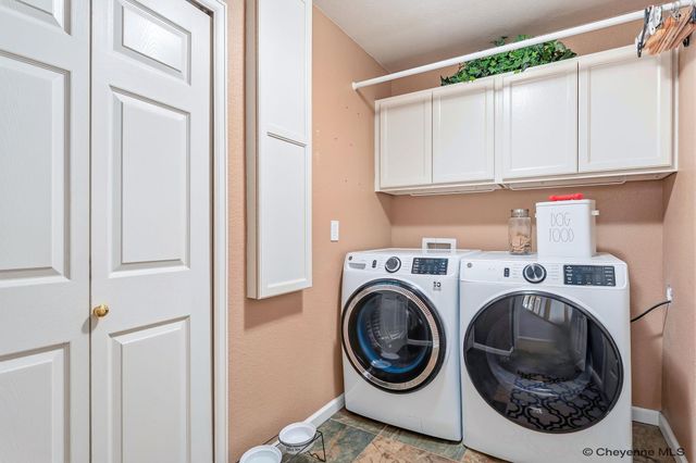 5808 CRESTRIDGE DR, Cheyenne, WY 82009