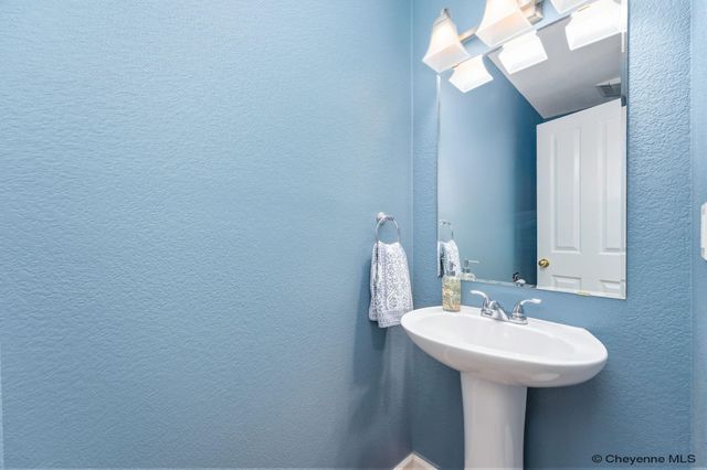 5808 CRESTRIDGE DR, Cheyenne, WY 82009