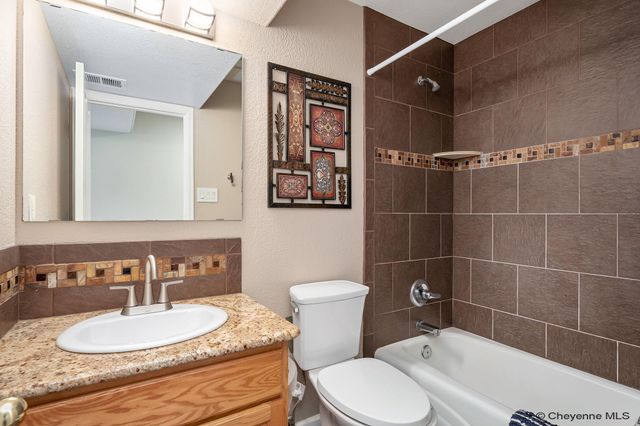 5808 CRESTRIDGE DR, Cheyenne, WY 82009