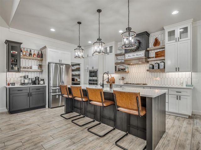 10101 Oakwood Drive, Edmond, OK 73025