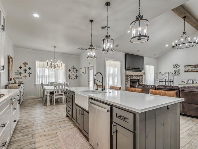 10101 Oakwood Drive, Edmond, OK 73025