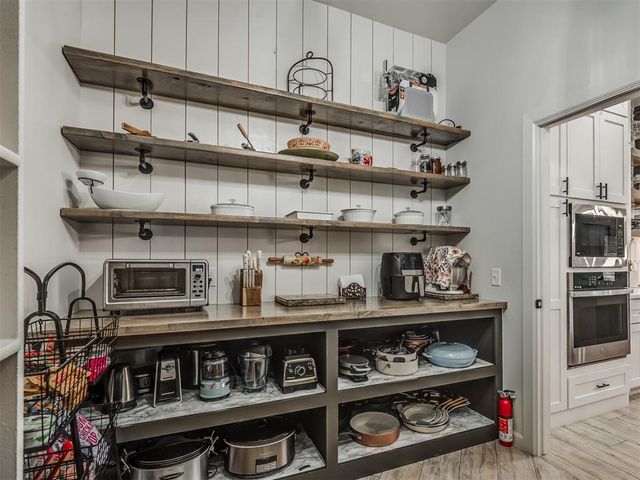 10101 Oakwood Drive, Edmond, OK 73025