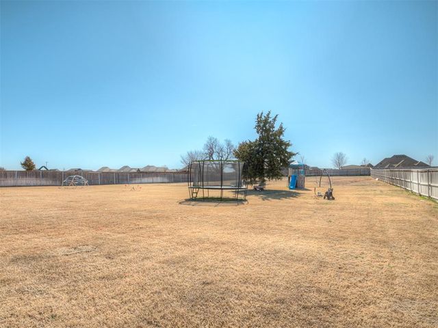 10101 Oakwood Drive, Edmond, OK 73025