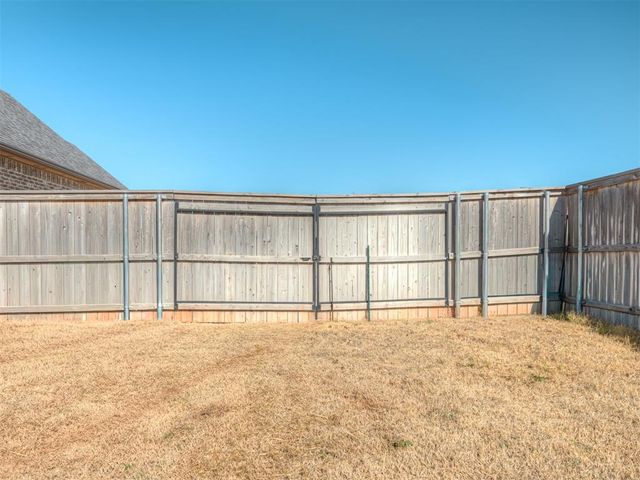 10101 Oakwood Drive, Edmond, OK 73025