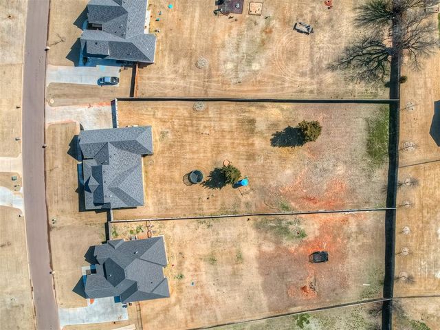 10101 Oakwood Drive, Edmond, OK 73025