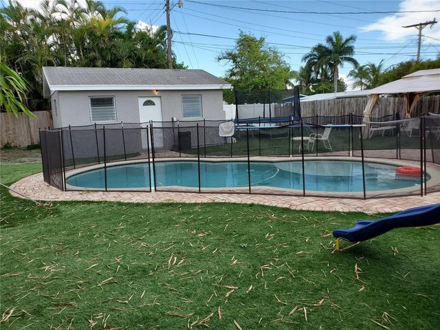 811 S Broadway, Lantana, FL 33462