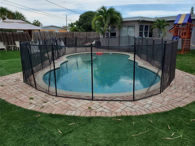 811 S Broadway, Lantana, FL 33462