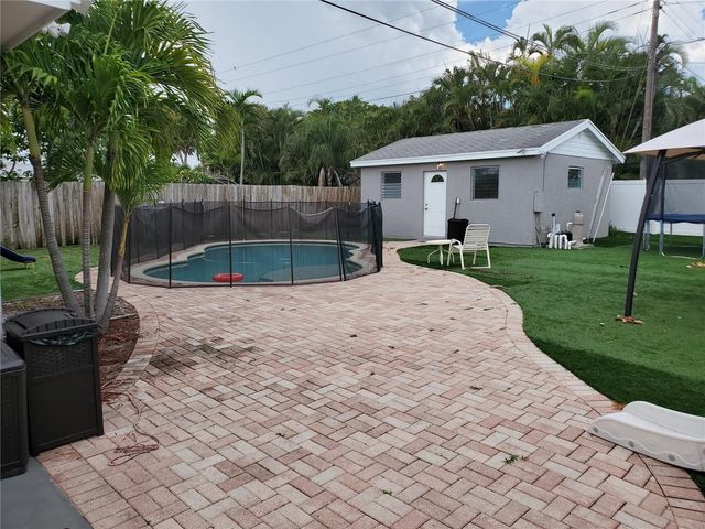 811 S Broadway, Lantana, FL 33462