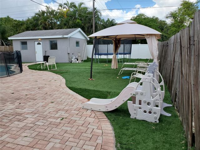 811 S Broadway, Lantana, FL 33462