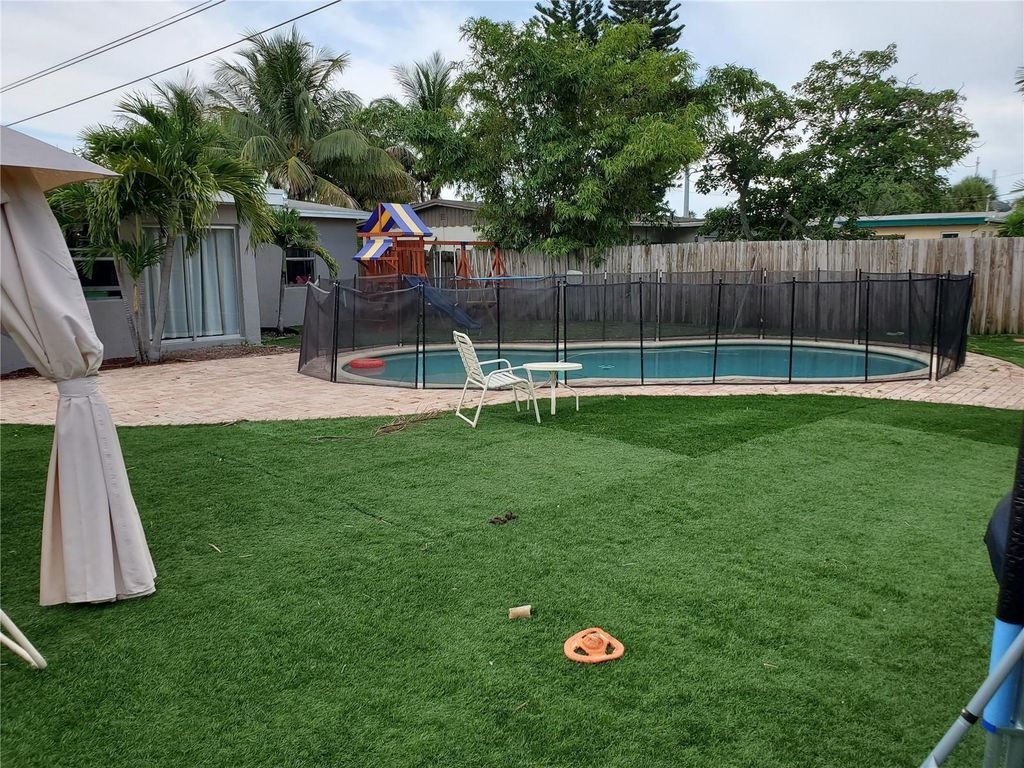 811 S Broadway, Lantana, FL 33462