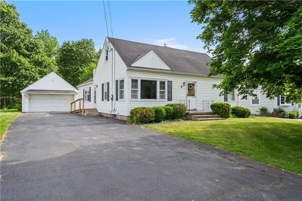 73 Wright Road, Henrietta, NY 14467
