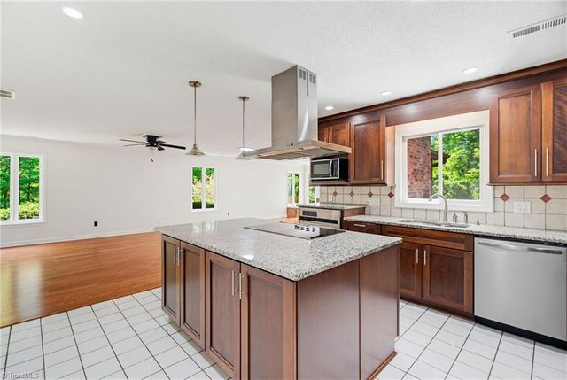 108 Wilchester Lane, Kernersville, NC 27284