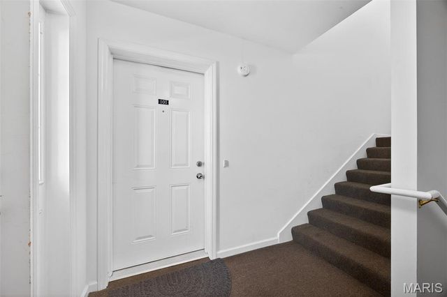 12121 McKelvey Place 101, Bridgeton, MO 63044