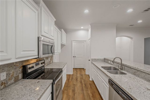 1483 Buena Vista, College Station, TX 77845