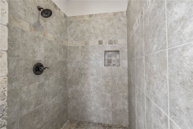 1483 Buena Vista, College Station, TX 77845