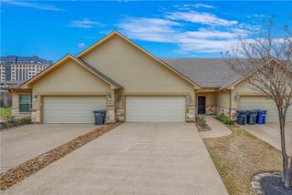 1483 Buena Vista, College Station, TX 77845