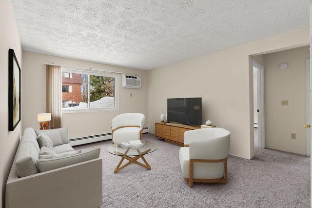 555 Calef Rd Apt 1, Manchester, NH 03103