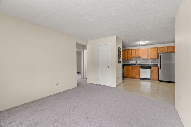 555 Calef Rd Apt 1, Manchester, NH 03103