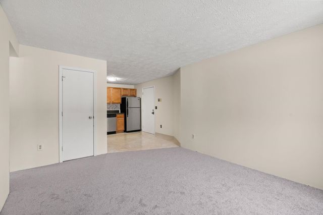 555 Calef Rd Apt 1, Manchester, NH 03103